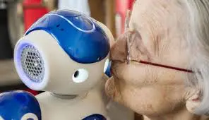 Le robot Pepper est très bien perçu par les seniors.