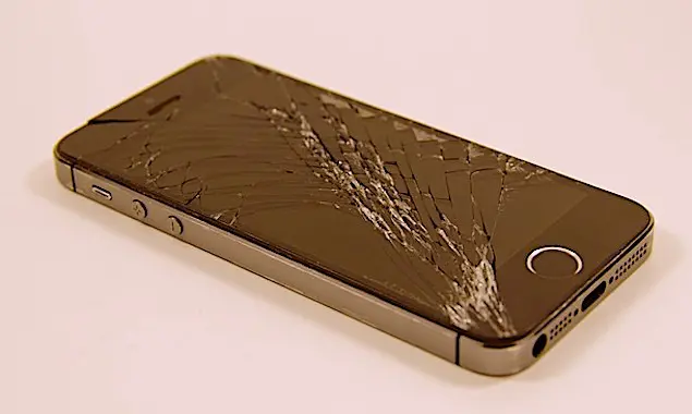 Les réparations de smartphones seront bientôt aidées financièrement.