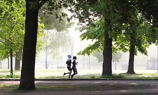 La pratique du jogging à Paris.