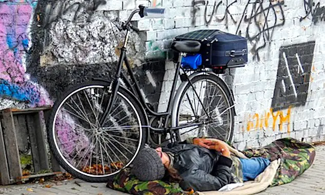 L'aide aux SDF devient une urgence à cause de l'épidémie de coranavirus.