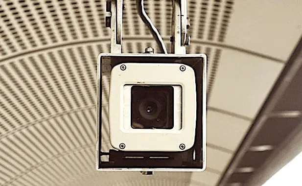 Le port du masque de protection est désormais surveillé dans le métro et dans les bus.