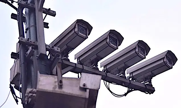 Les caméras de surveillance pourront-elles servir à identifier les personnes contaminées par le Covid-19 ?