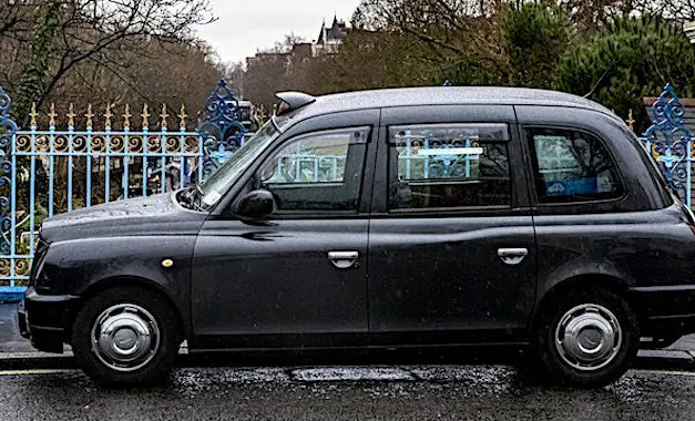 Rouler avec des taxis londoniens à Paris permet de bien respecter les règles de distanciation physique.