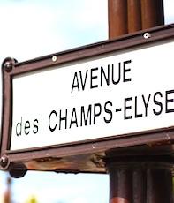 Un panneau indicateur des Champs-Elysées