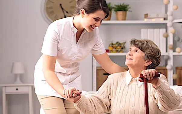 Les employés des aides à domicile vont aussi toucher des primes.