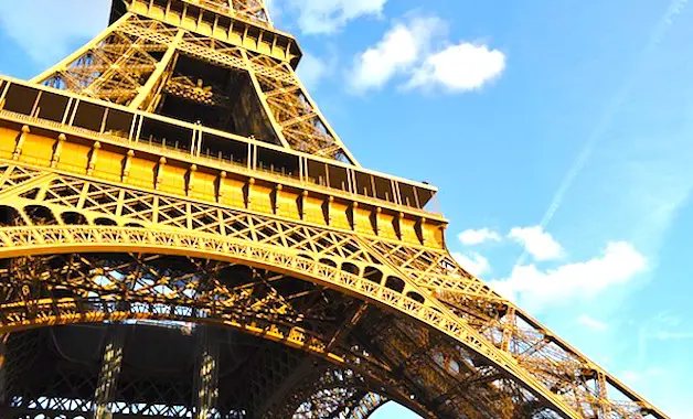 Ce jeudi 25 juin, la Tour Eiffel a rouvert ses portes, après un long arrêt forcé, dû au confinement.