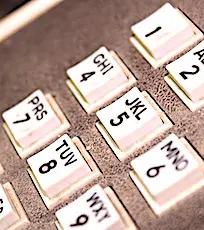Gros plan d'un clavier de téléphone à touches. Désormais, le démarchage téléphonique abusif sera plus durement sanctionné.