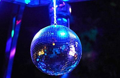Le sauvetage des discothèques devient une question urgente pour l'exécutif.