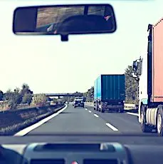 Rouler moins vite sur les autoroutes permettrait de limiter nos émissions de CO2.