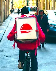 La pratique des Vélib' détournés pour livrer des repas irrite le groupe qui loue ces vélos.