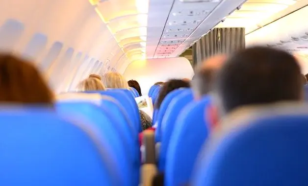 Supprimer les vols intérieurs au profit des voyages en train est une idée écologiste à l'étude.