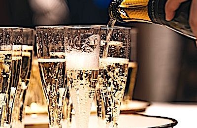 La Champagne subit actuellement une forte baisse de ses ventes de bouteilles.