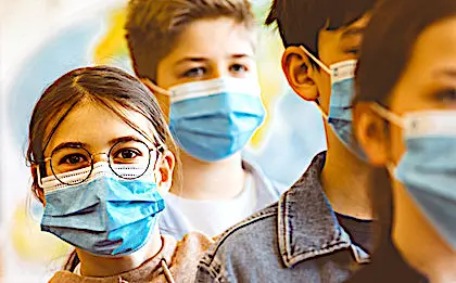 La gratuité des masques pour les lycéens franciliens entraînera la distribution de deux masques lavables à la rentrée.