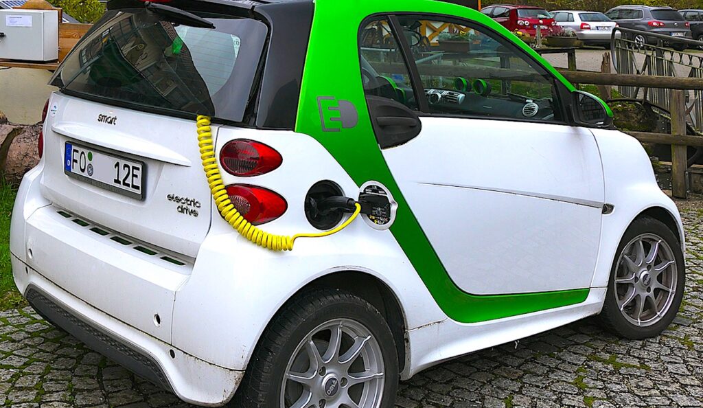 La prime de conversion pour acheter une voiture électrique devient moins généreuse
