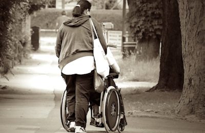 Une prime aux aidants sera bientôt versée aux professionnels de ce secteur