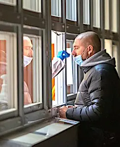 En région Auvergne-Rhône-Alpes, une mesure sanitaire radicale de tests généralisés a commencé