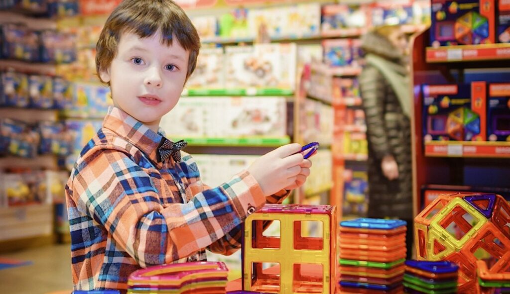 Un espoir de réouverture, notamment des marchands de jouets, se fait attendre pour Noël
