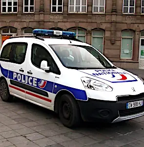 Actuellement, prendre des policiers pour cibles, en les agressant, se banalise.