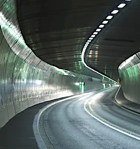 vue d'un tunnel pour une augmentation injustifiée de l'assurance auto