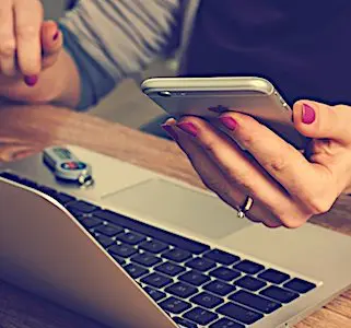 Aujourd'hui, le succès montant du e-commerce prouve que l’activité digitale s'accentue en France.