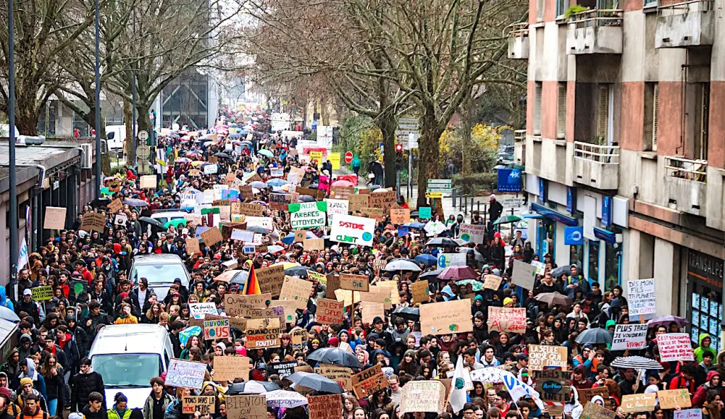 Filmer des manifestations avec des drones devient une pratique interdite