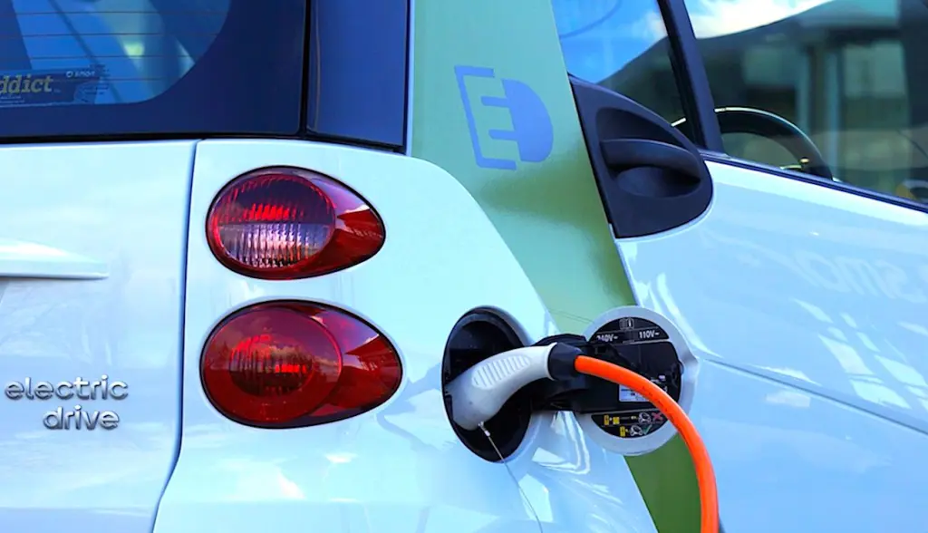 En proposant des bornes gratuites de recharges électriques, la startup Power Dot est en train de grandir en France