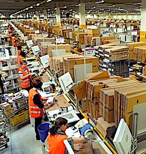 Le blocage d’un entrepôt d’Amazon dans la région lyonnaise provoque un nouveau conflit 
