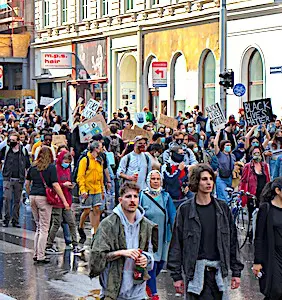 Filmer des manifestations avec des drones devient une pratique interdite pour la police.