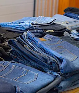 Le marché des vêtements d’occasion s'explique par des motifs économiques mais aussi éthiques