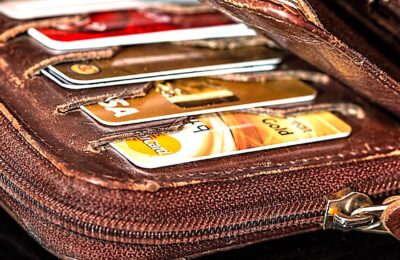 Payer par carte bancaire est devenu plus fréquent en France que l'usage des espèces