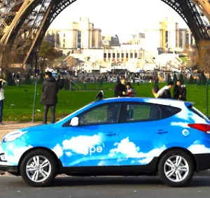 A Paris, des taxis roulant à l’hydrogène permettront de circuler de manière plus écologique.