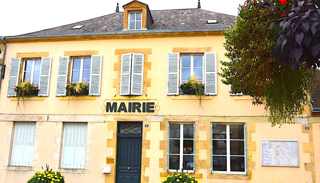 Pour aussi vacciner les personnes âgées isolées, l’Etat attend une action des maires
