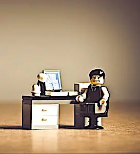 La baisse de moral des ménages entraîne un attentisme chez les consommateurs.