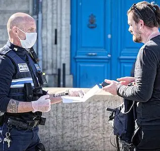 Maintenant, les attestations de déplacement le week-end sont nécessaires dans trois métropoles. Où le pourcentage des contaminations devient alarmant.