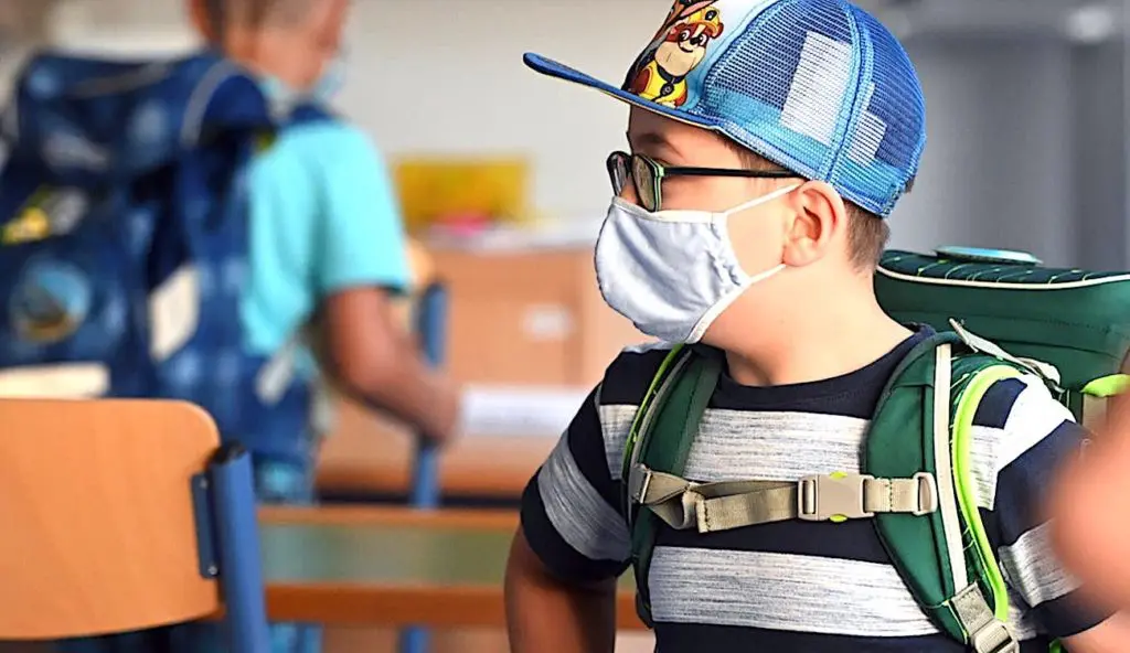 Les écoles toujours ouvertes à Dunkerque, malgré la flambée des contaminations, inquiètent beaucoup le maire.