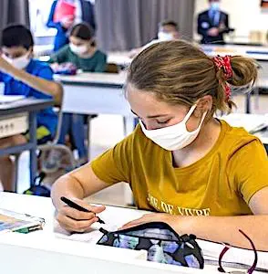 Les écoles toujours ouvertes à Dunkerque, malgré la progression du variant anglais, mettent le maire en colère. 