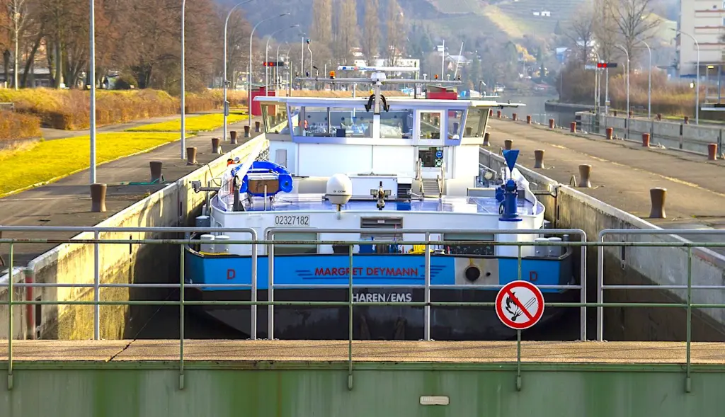 La restauration des infrastructures fluviales française doit être constante.