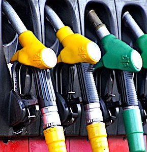 La hausse des tarifs du carburant devient de plus en plus lourde pour les automobilistes.