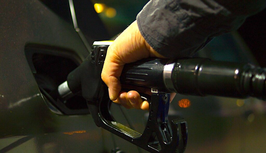 La hausse actuelle des tarifs du carburant ont fait presque retourner l'essence à son ancien prix