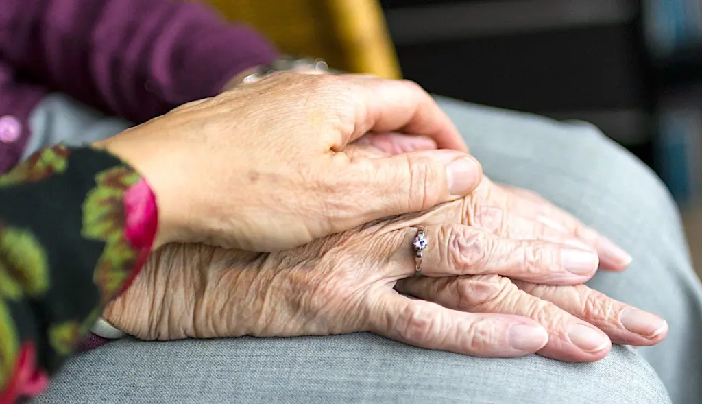 Les vaccinations des seniors isolés doivent mieux s'organiser