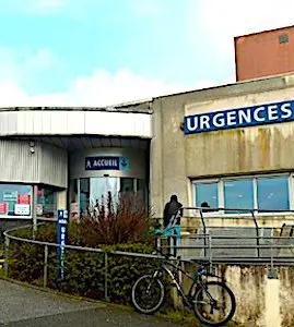 Vue de l'entrée des urgences hôpital de Dax