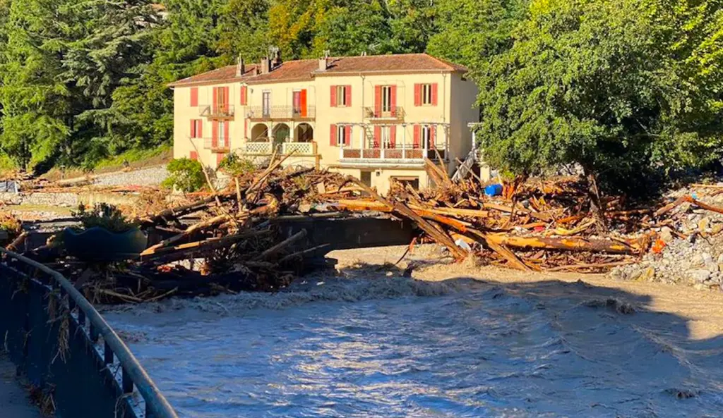 Pour désenclaver les habitants isolés de Breil-sur-Roya, il a fallu reconstruire un pont en urgence.