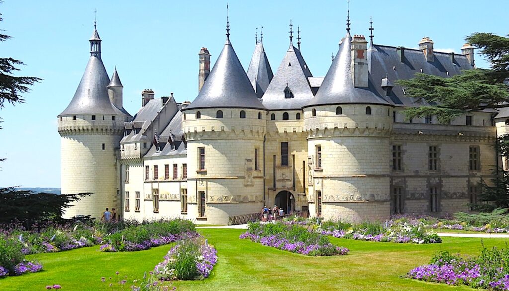 Les châteaux de la Loire fermés, donc sans visiteurs, deviennent très difficiles à entretenir.