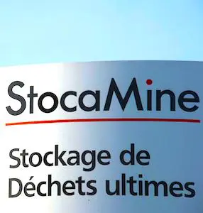 panneau de StocaMine qui marque un enfouissement de déchets dangereux