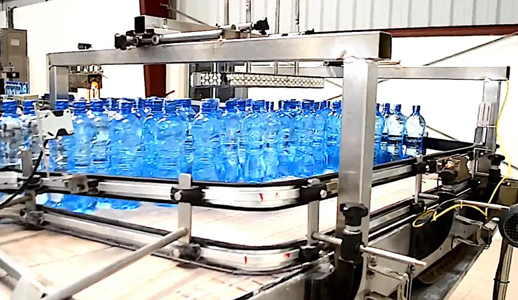 Trop d'eaux minérales sont polluées en France, d'après une récente enquête.