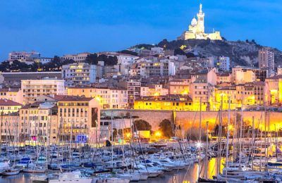 Marseille redoute un brutal afflux estival, qui se manifeste par une crainte des touristes.