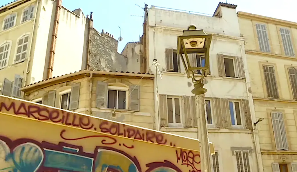 Une rénovation urbaine insuffisante stigmatise aujourd'hui le centre-ville de Marseille.