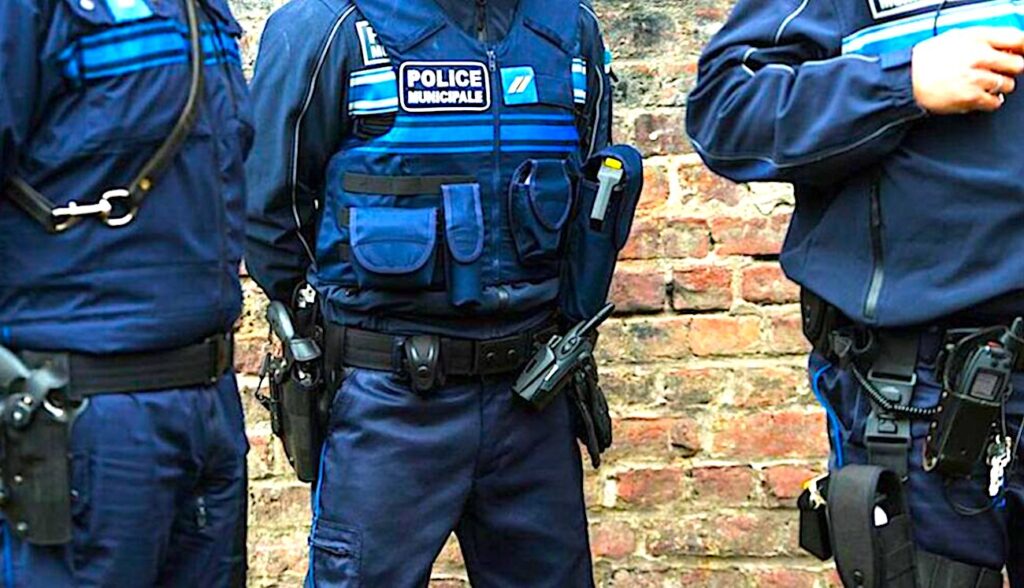 Des effectifs de police renforcés, c'est l'engagement que vient de prendre Emmanuel Macron