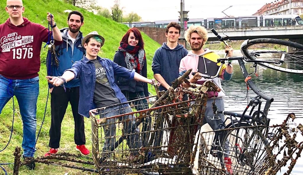 Dans la Sarthe, la pêche à l’aimant permet de dépolluer la rivière et les cours d'eau.