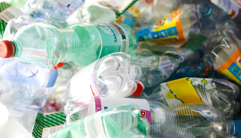 Le système des bouteilles en plastique rémunérées permet un recyclage utile dans les Yvelines.